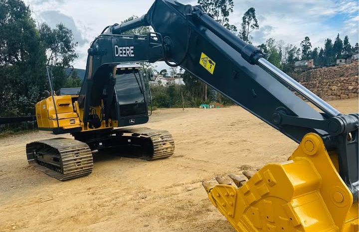 
								Excavadora John Deere 210G año 2017 horas 15000 disponibilidad inmediata salvo venta previa completo									