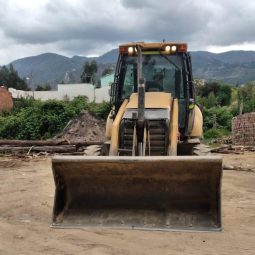 
										Retrocargador Caterpillar 420F año 2014 horas 14440 cabina cerrada jostick completo									