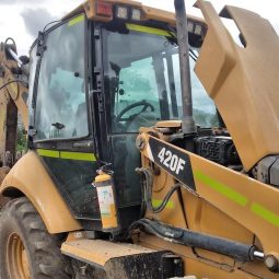 
										Retrocargador Caterpillar 420F año 2014 horas 14440 cabina cerrada jostick completo									