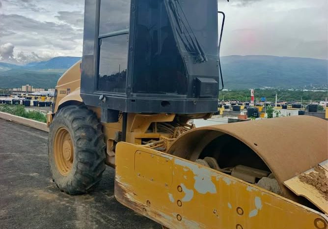 
								Vibrocompactador Caterpillar CS423E año 2018 Horas 3842 completo									