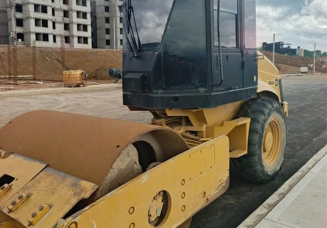 
								Vibrocompactador Caterpillar CS423E año 2018 Horas 3842 completo									