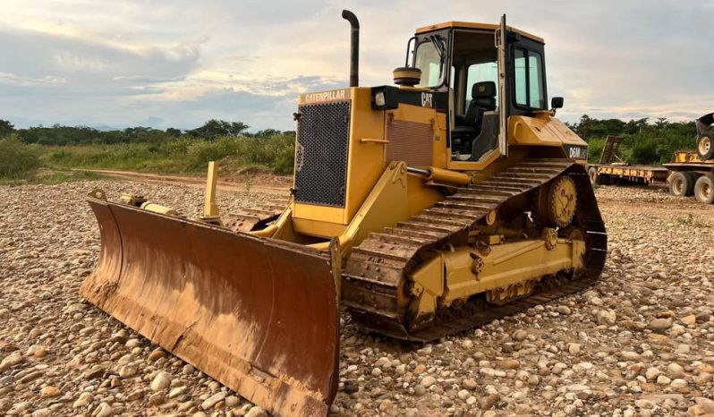 
								Bulldozer Caterpillar D6M LGP año 2003 horas 10400  disponibilidad inmediata salvo venta previas completo									