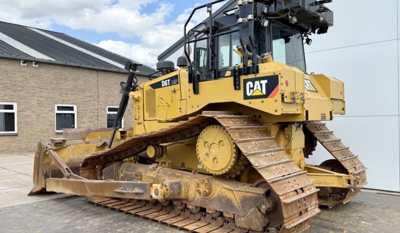 Bulldozer Caterpillar D6T GLP año 2015 Horas 14500 PRECIO  €77500 EXW completo