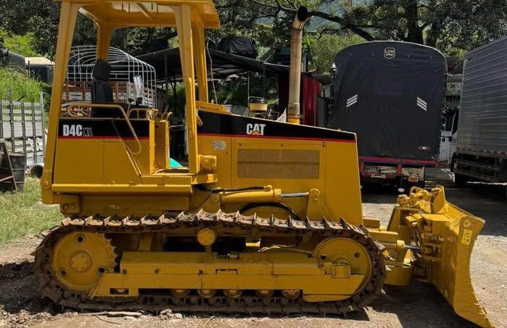 
								Bulldozer Caterpillar D4C XL 1997 excelente equipo  como nuevo todo original Ubicacion Colombia completo									