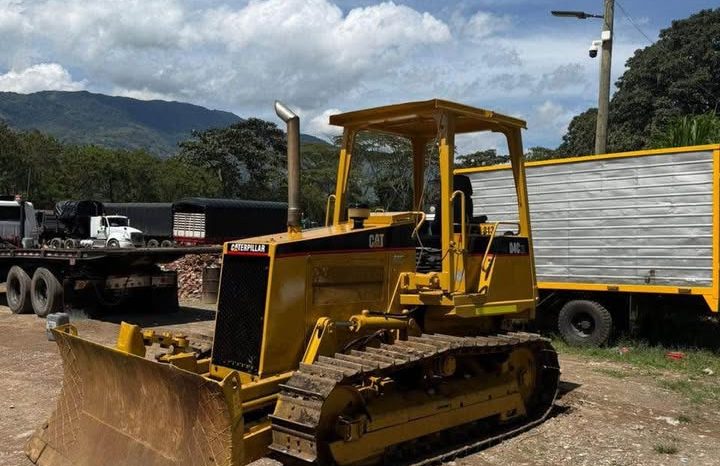 
								Bulldozer Caterpillar D4C XL 1997 excelente equipo  como nuevo todo original Ubicacion Colombia completo									