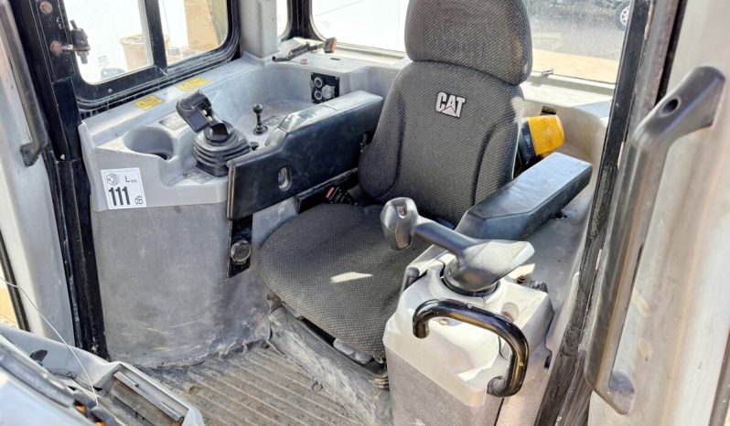 
								Caterpillar D6T LGP  año 2013 horas 16120 € 66.500. EXW completo									