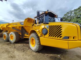 Dumper Volvo A25D año 2006 horas 26000 servo reparada, llantas delanteras nuevas Disponible entrega inmediata