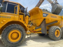 
										Dumper Volvo A25D año 2006 horas 26000 servo reparada, llantas delanteras nuevas Disponible entrega inmediata completo									