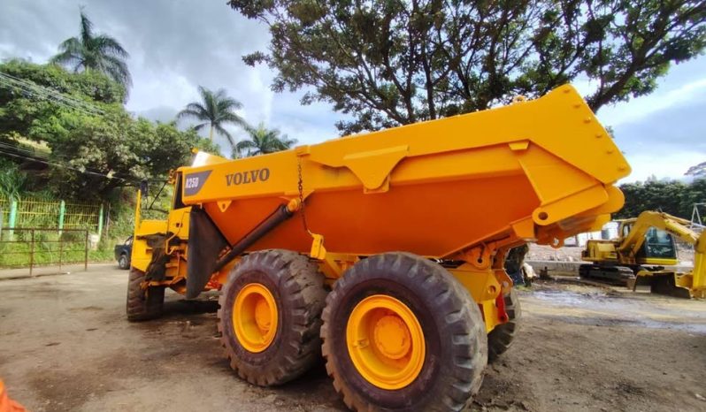 
								Dumper Volvo A25D año 2006 horas 26000 servo reparada, llantas delanteras nuevas Disponible entrega inmediata completo									