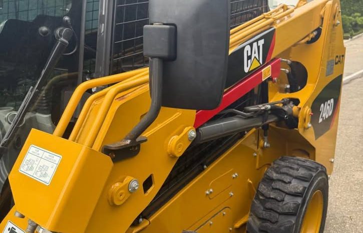 
								Minicargador Caterpillar 246D año 2024 horas 25 nuevo completo									