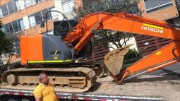 Excavadora Hitachi ZX 135 año 2013 venta o alquiler