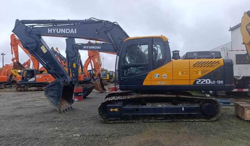 
								Excavadora Hyundai 220LC-9S año 2019 completo									