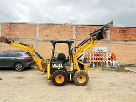 Mini-excavadora JCB 1CX  año 2015 horas 6200 motor Perkins