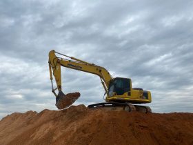 Excavadora Komatsu PC220 año 2011 Horas 12800