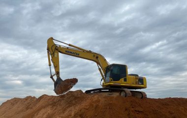 Excavadora Komatsu PC220 año 2011 Horas 12800