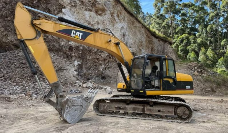 
								Excavadora Caterpillar 320C año 2003 motor reparado horas 5700 $250.000.000 completo									