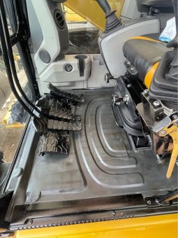 
										Excavadora Caterpillar 312E año 2015 horas 13400 precii, $ 275.000.000 ubicacion Colombia completo									