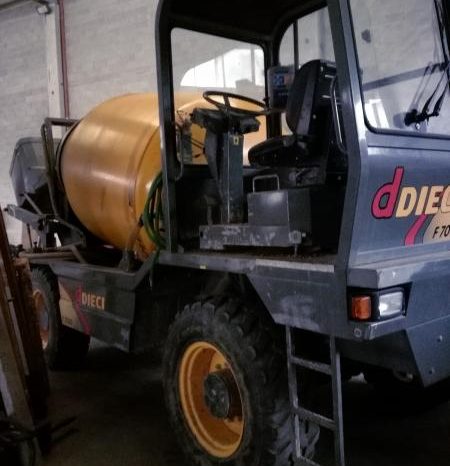 
								Autohormigonera Dieci F7000 capacidad 5 M3pesaje electronico año 2007 horas 1200 precio 28.000,00 € EXW Europa completo									