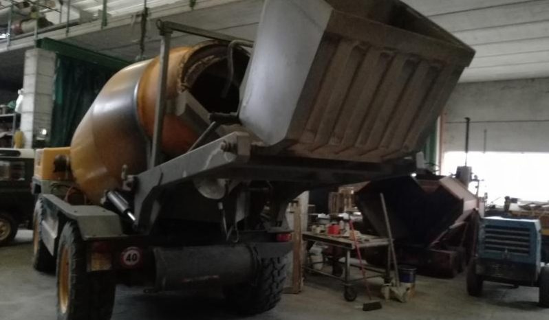 
								Autohormigonera Dieci F7000 capacidad 5 M3pesaje electronico año 2007 horas 1200 precio 28.000,00 € EXW Europa completo									