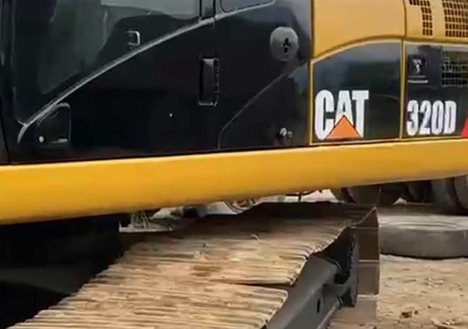 
								Excavadora Caterpillar 320D año 2012 recien reparada horas 10100 completo									