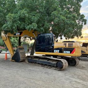 Excavadora Caterpillar 320D año 2012 recien reparada horas 10100