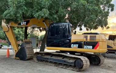 Excavadora Caterpillar 320D año 2012 recien reparada horas 10100