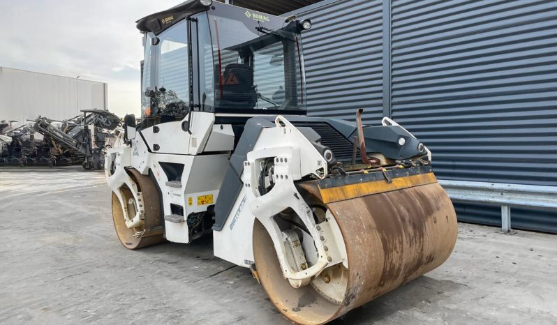 
								Compactador Bobag BW 151 AD-5 año 2015 peso 7600 precio € 27.200,00 EXW. completo									