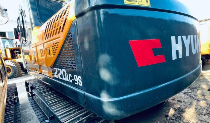 
								Excavadora Hyundai 220 año 2023horas 1200  Tipo de motor: Mecánico – 6 cilindros Ubicacion Colombia $510000000 EXW completo									