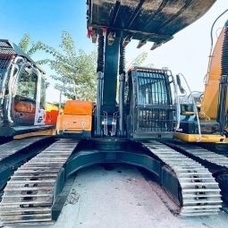 Excavadora Hyundai 220 año 2023horas 1200  Tipo de motor: Mecánico – 6 cilindros Ubicacion Colombia $510000000 EXW