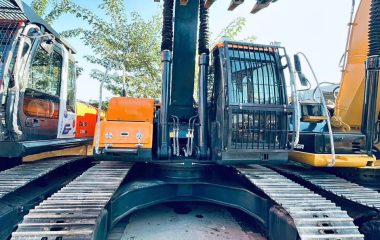 Excavadora Hyundai 220 año 2023horas 1200  Tipo de motor: Mecánico – 6 cilindros Ubicacion Colombia $510000000 EXW
