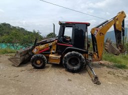 Retroexcavadora Caterpillar 420D año 2007 cabinada