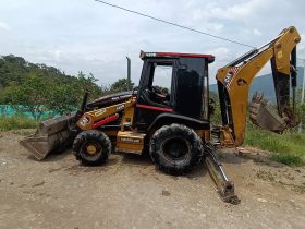 Retroexcavadora Caterpillar 420D año 2007 cabinada