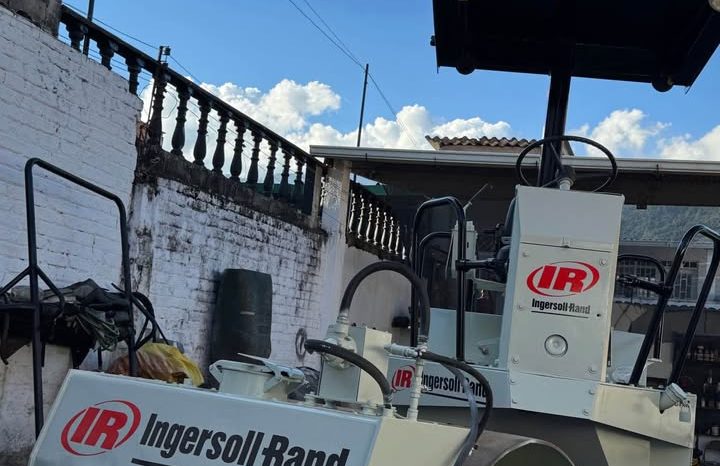 
								Vibrocompactador Ingersoll Rand DD65 año 1996  estador 10.10 completo									