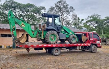 Retrocargadora JCB 214 año 2005 Ubicacion Colombia