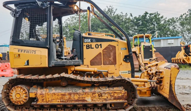 
								Bulldozer Caterpillar D5K XL 2011 Horas 5800 ubicacion Colombia completo									