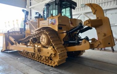 Bulldozer Caterpillar D8T año 2022 Ubicacion Dubai horas 7695 242.424 euros	= 287.500 dólares estadounidenses