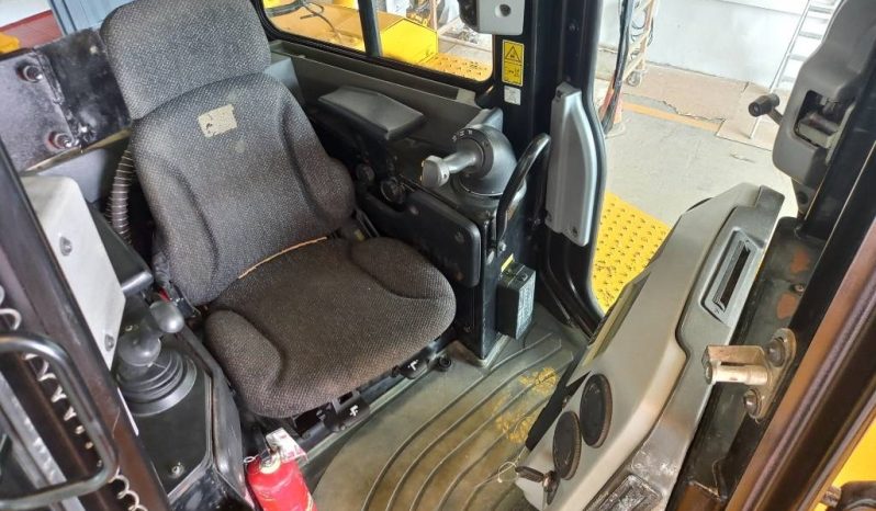 
								Bulldozer Caterpillar D8T año 2022 Ubicacion Dubai horas 7695 242.424 euros	= 287.500 dólares estadounidenses completo									