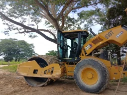 Vibrocompactador  Caterpillar CS12 GC año 2022 horas 3137