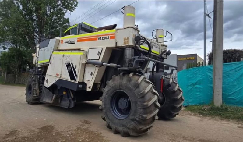 
								RECICLADORA WIRTGEN WR2500 S-FB completo									