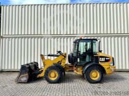 Cargador Caterpillar 906 M año 2019 horas 2570. Incluye cucharón y horquillas * Acoplamiento rápido hidráulico, ubicacion Europa