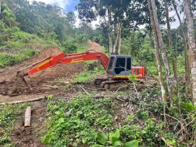Excavadora Hitachi EX120 año 1992