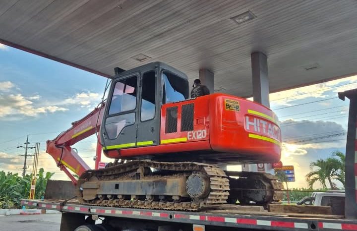 
								Excavadora Hitachi EX120 año 1992 completo									