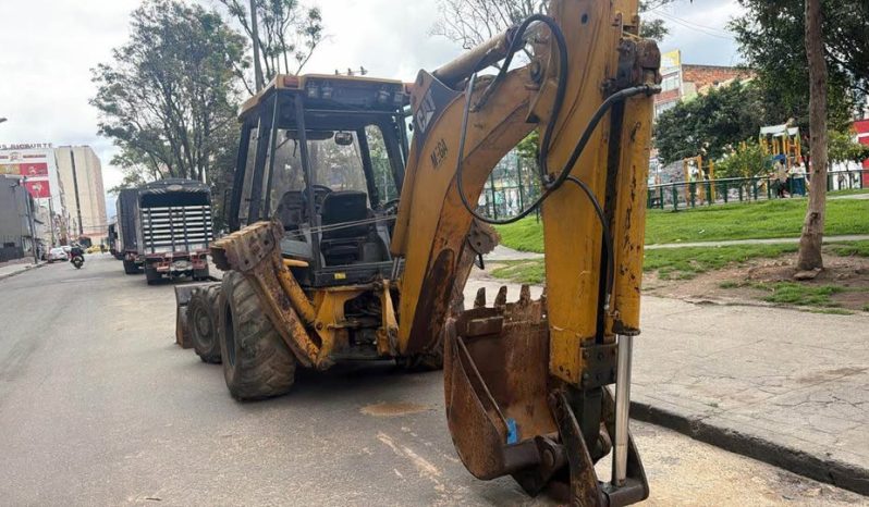 
								Retroexcavadora Caterpillar 420D año 2006 completo									