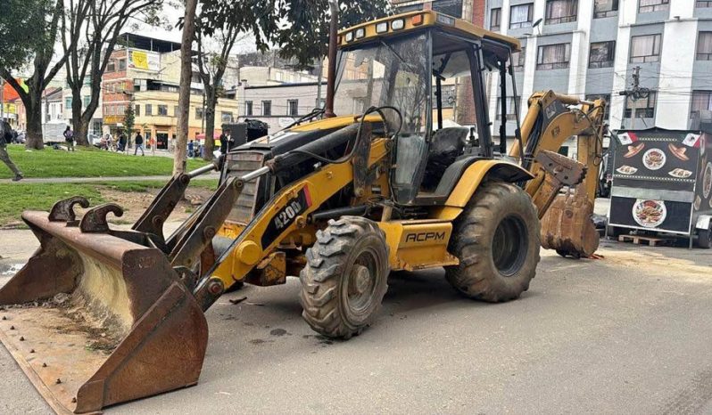 
								Retroexcavadora Caterpillar 420D año 2006 completo									