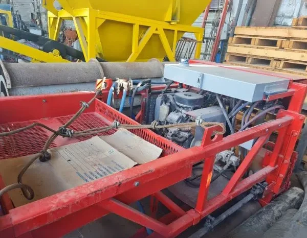 
								Pavimentadora para concreto diseñado para esparcir y compactar concreto fresco, especialmente $25.000.000 completo									