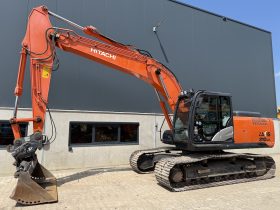 Excavadora Hitachi ZX210 LC-5B año 2016