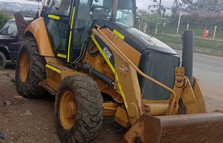 
								Retrocargador Caterpillar 420E año 2007 horas 11800 completo									