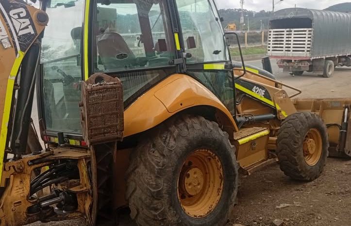 
								Retrocargador Caterpillar 420E año 2007 horas 11800 completo									