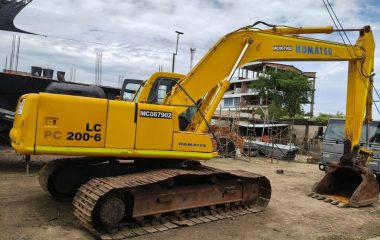 Excavadora Komatsu Pc200-6 añoo1997