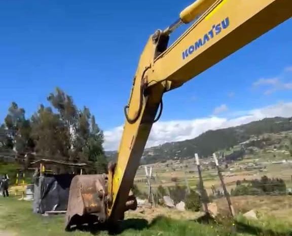 
								Excavadora Komatsu PC300-6 año 2001 Ubicacion Boyaca completo									